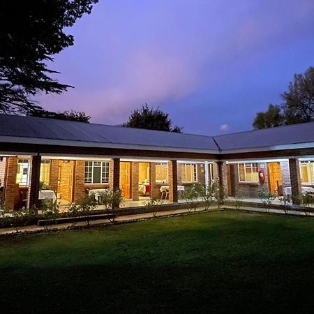 Village Lodge هاريسميذ المظهر الخارجي الصورة