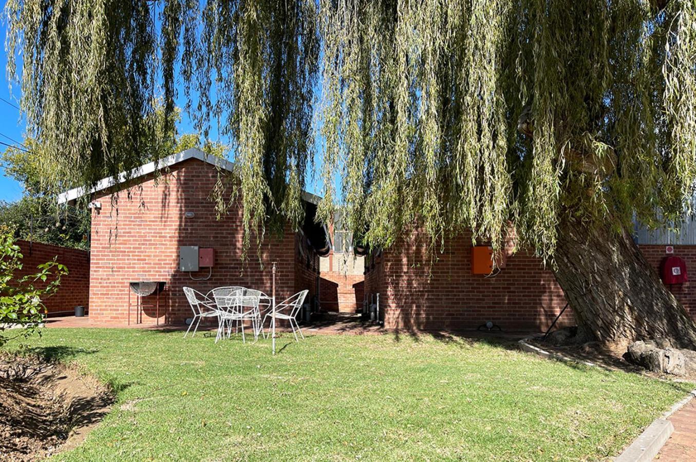 Village Lodge هاريسميذ المظهر الخارجي الصورة