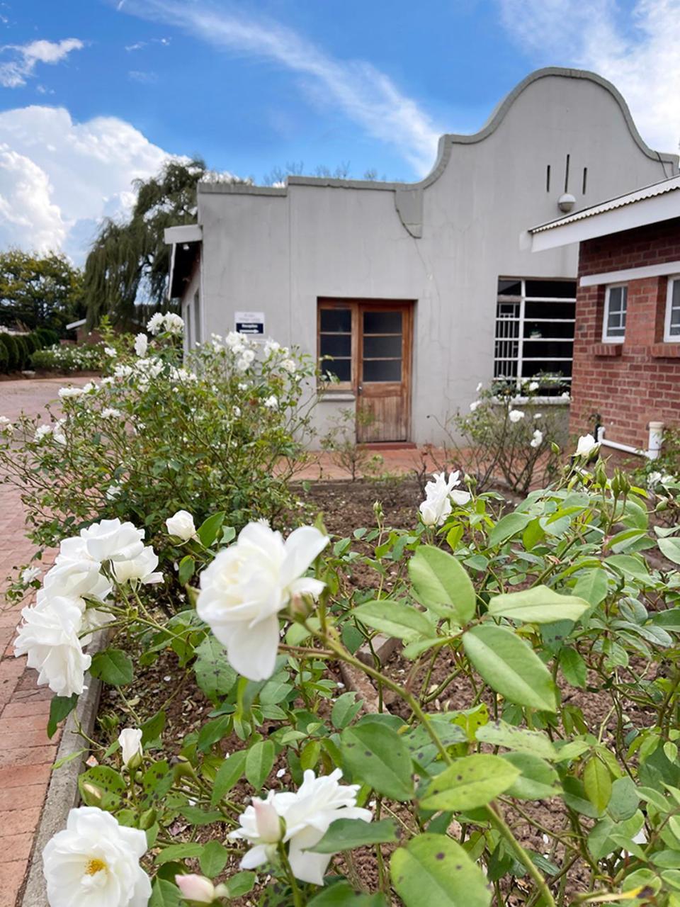 Village Lodge هاريسميذ المظهر الخارجي الصورة