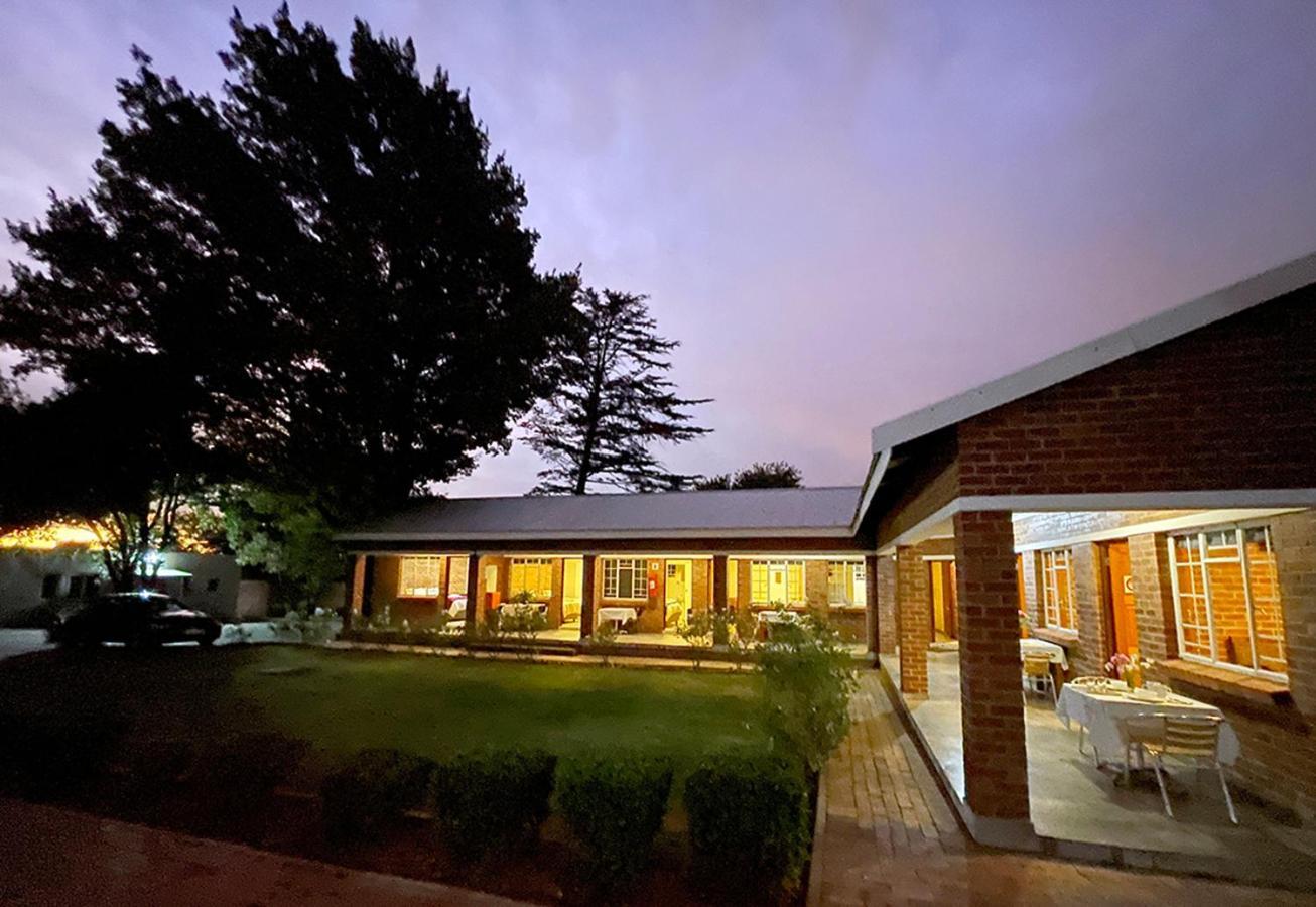 Village Lodge هاريسميذ المظهر الخارجي الصورة