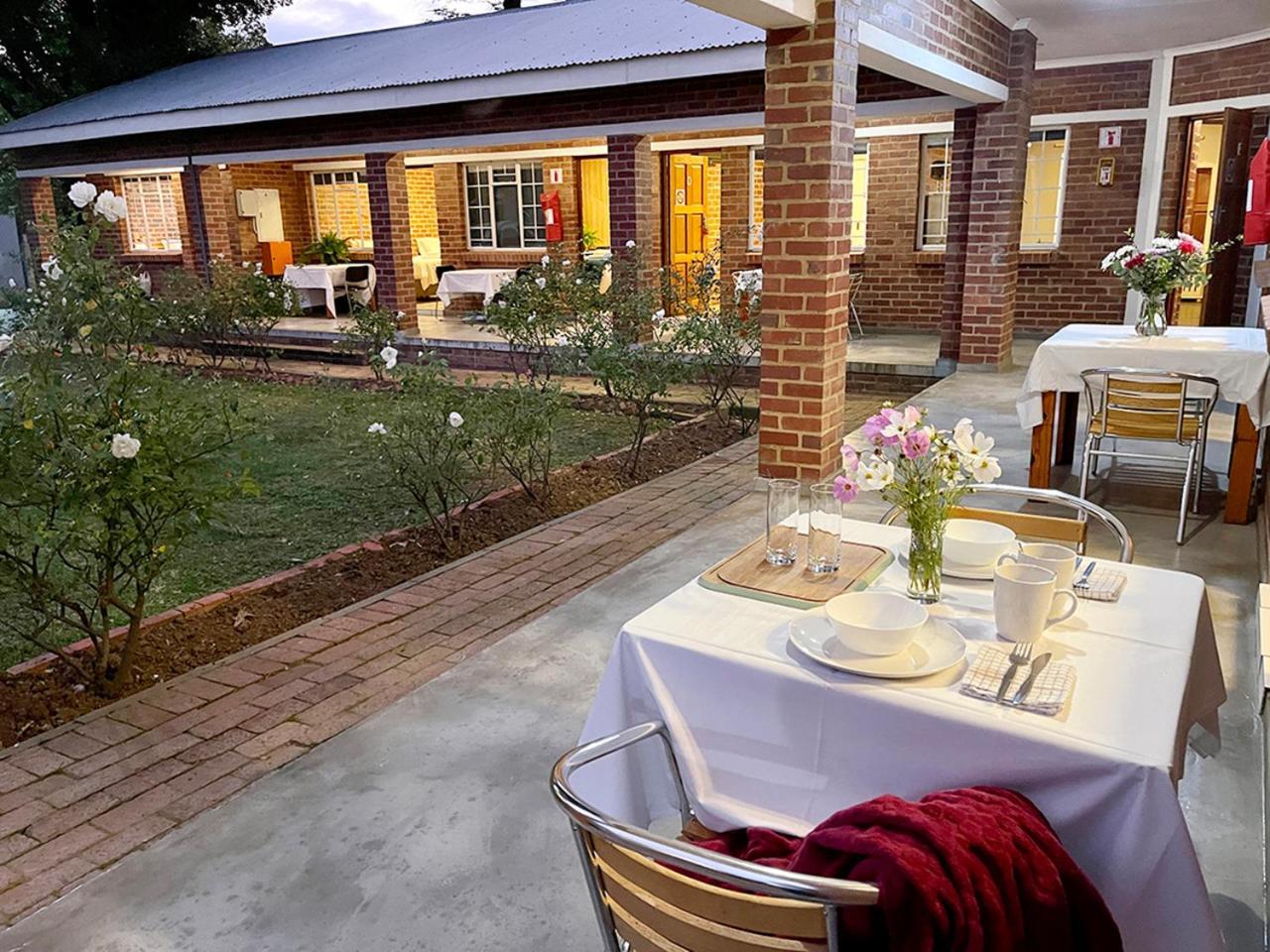 Village Lodge هاريسميذ المظهر الخارجي الصورة