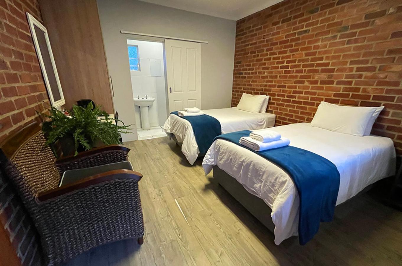 Village Lodge هاريسميذ المظهر الخارجي الصورة