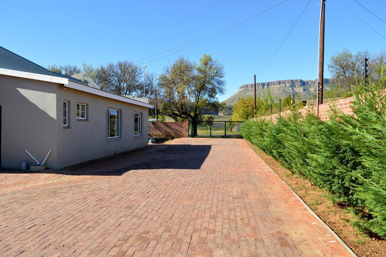 Village Lodge هاريسميذ المظهر الخارجي الصورة